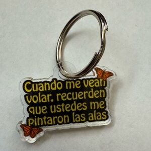 Cuando me vean volar, recuerden que ustedes me pintaron las alas keychain